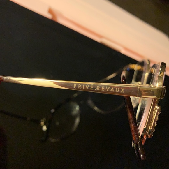 Prive Revaux Circle Back
Blue Light Readers
Strength 3-3.5
Pink/Gold 3 - Picture 6 of 9